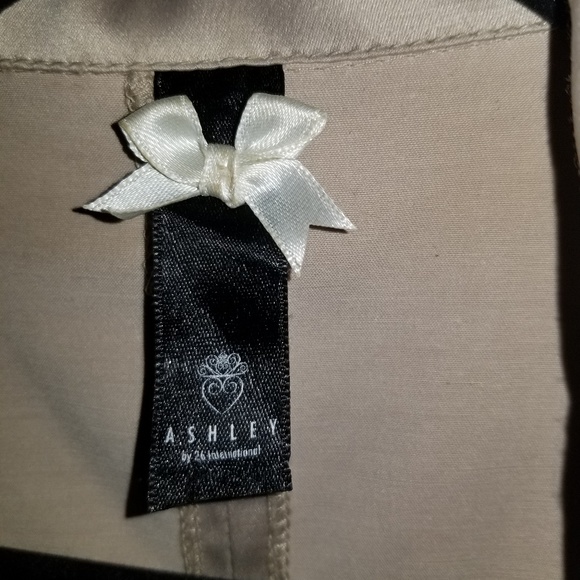 Stylish belt coat - Picture 3 of 3